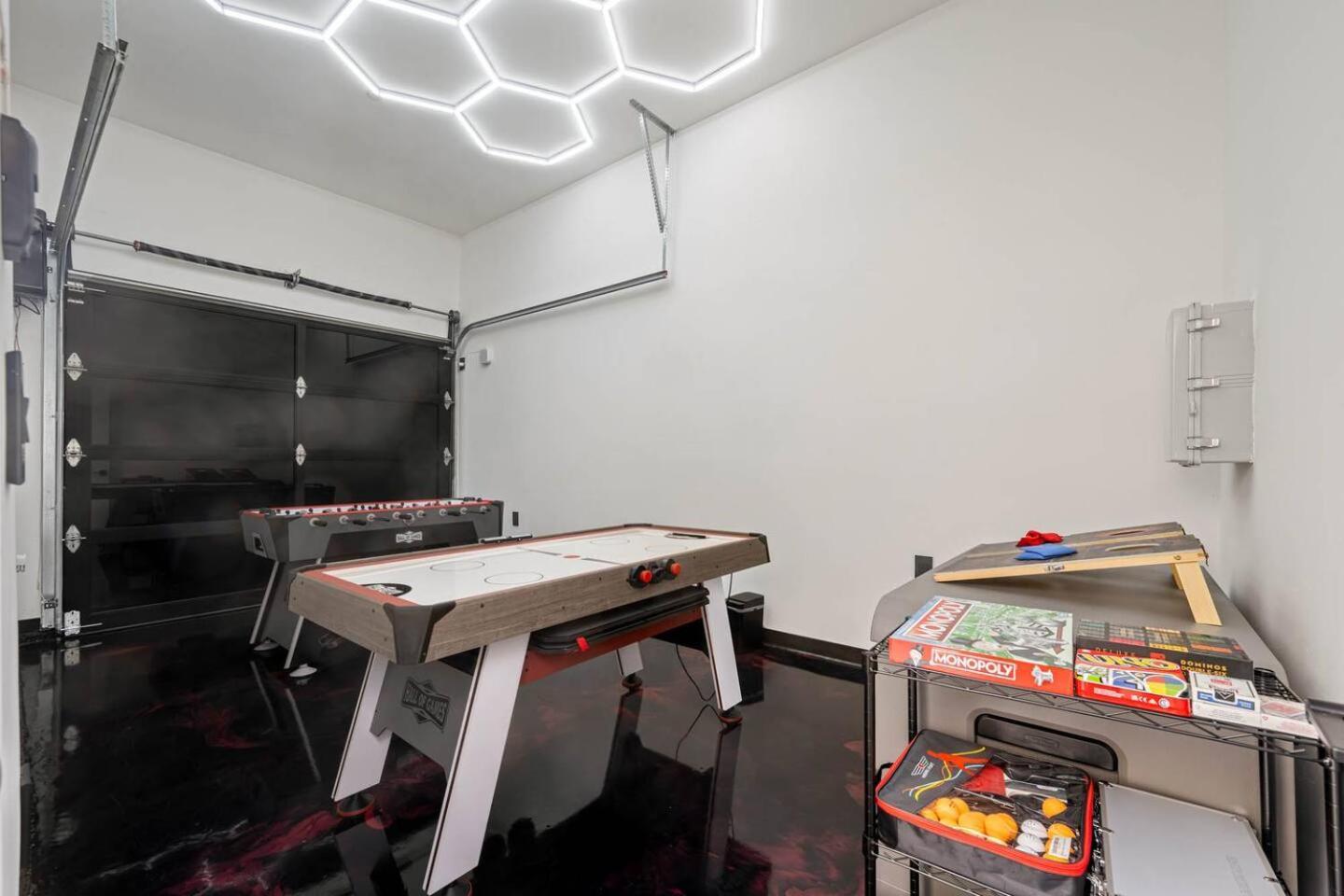 Vakantiehuis The Valley Nest Backyard Gameroom *